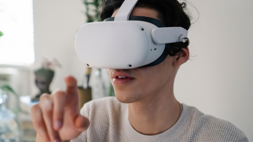 A realidade virtual e aumentada tem revolucionado a forma de visitar imóveis, segundo Fernando Bruno Crestani.