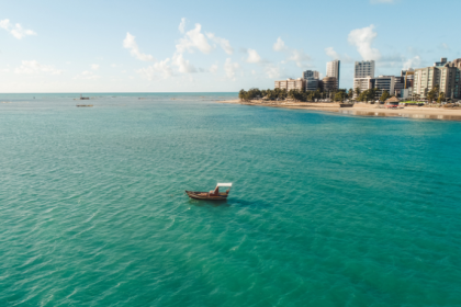 Maceió lidera crescimento do turismo internacional no Brasil em 2026