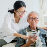 Inclusão digital para idosos: como a iniciativa da Santa Casa de Maceió fortalece a segurança online na terceira idade