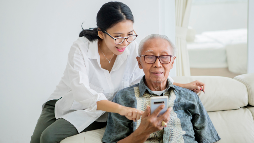 Inclusão digital para idosos: como a iniciativa da Santa Casa de Maceió fortalece a segurança online na terceira idade